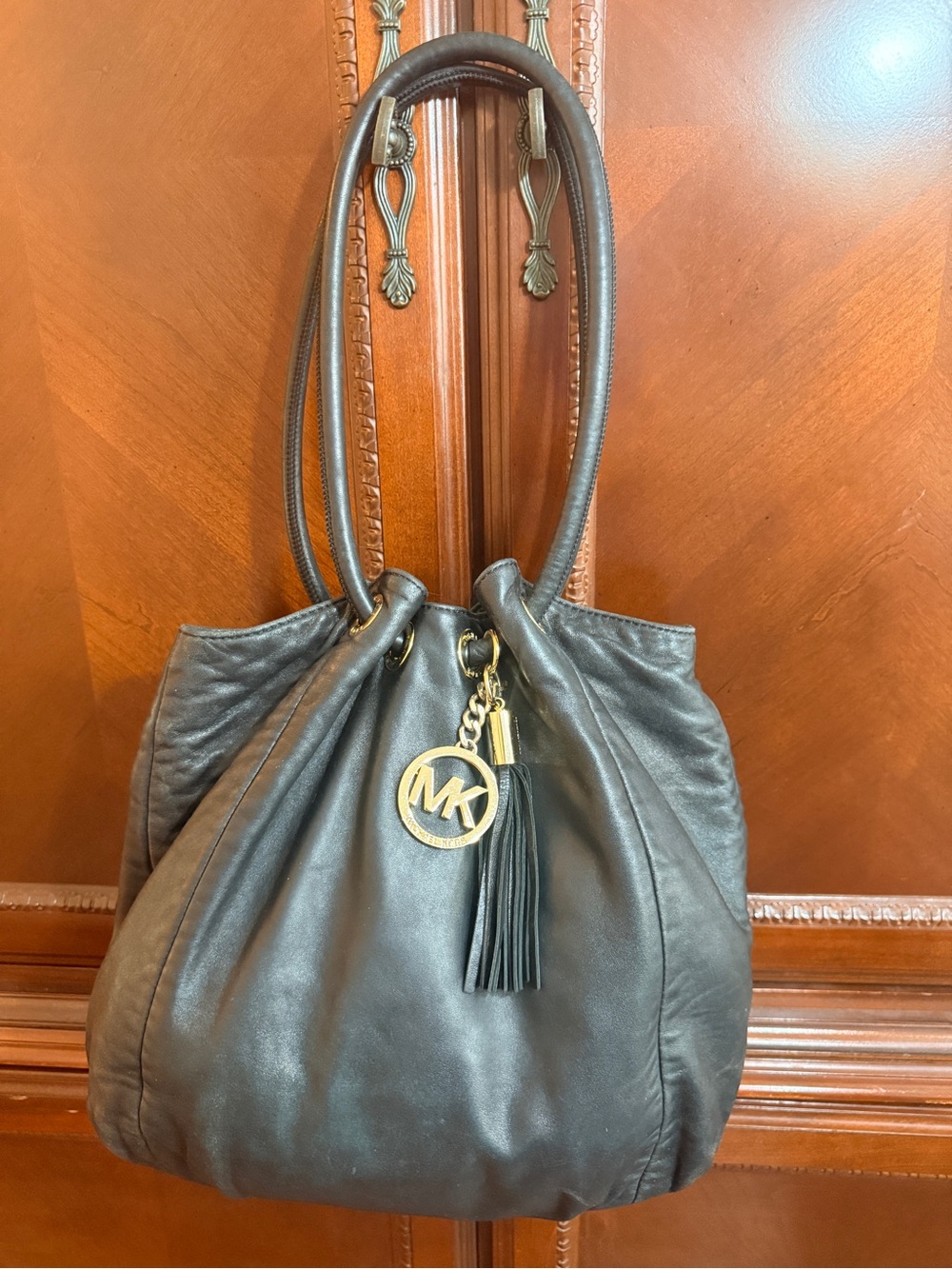 Michael Kors EUC Black
Frankie buttery soft Leather
Drawstring Shoulder Bag - Picture 4 of 13